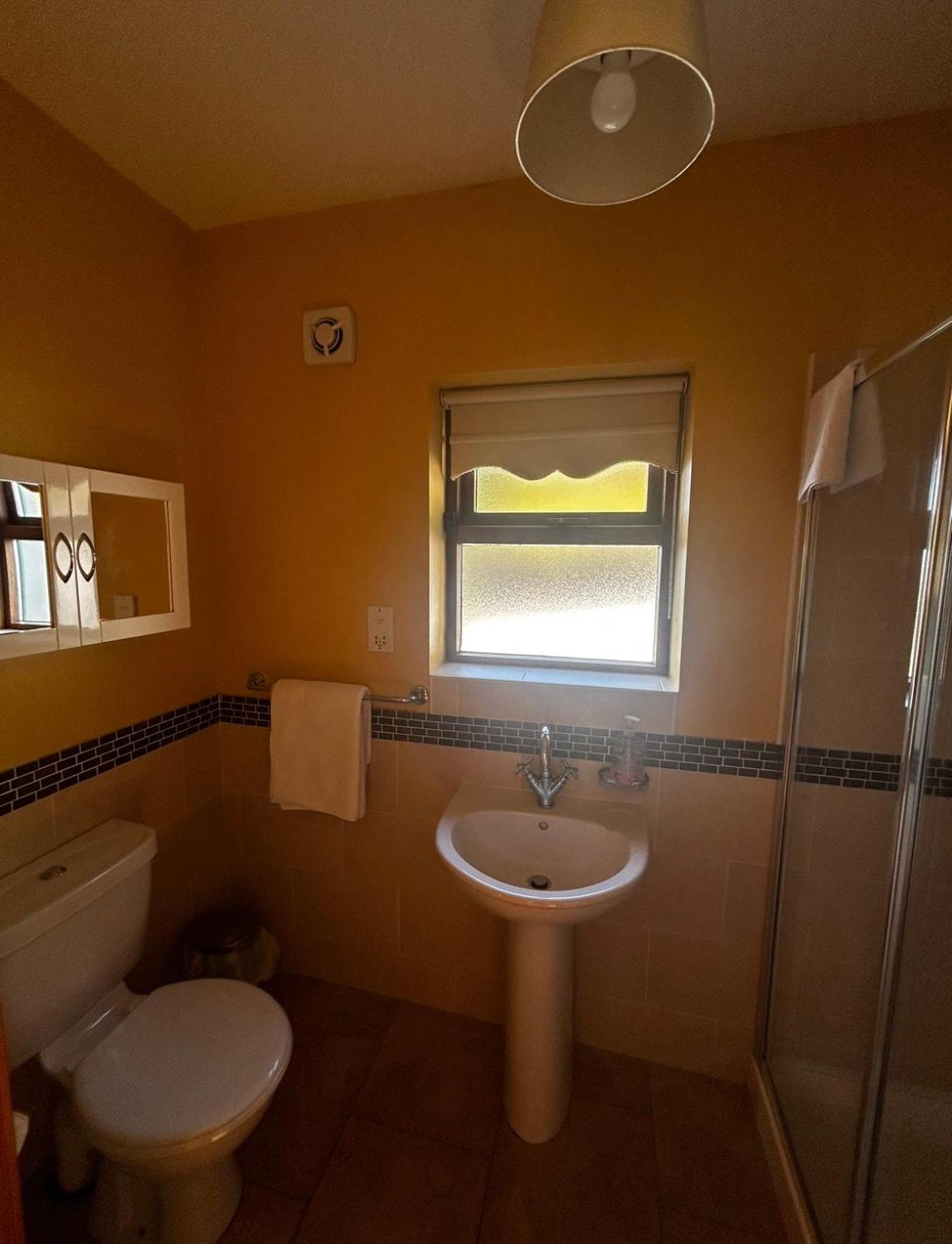 Yewwood Cottage Ньюрі Екстер'єр фото