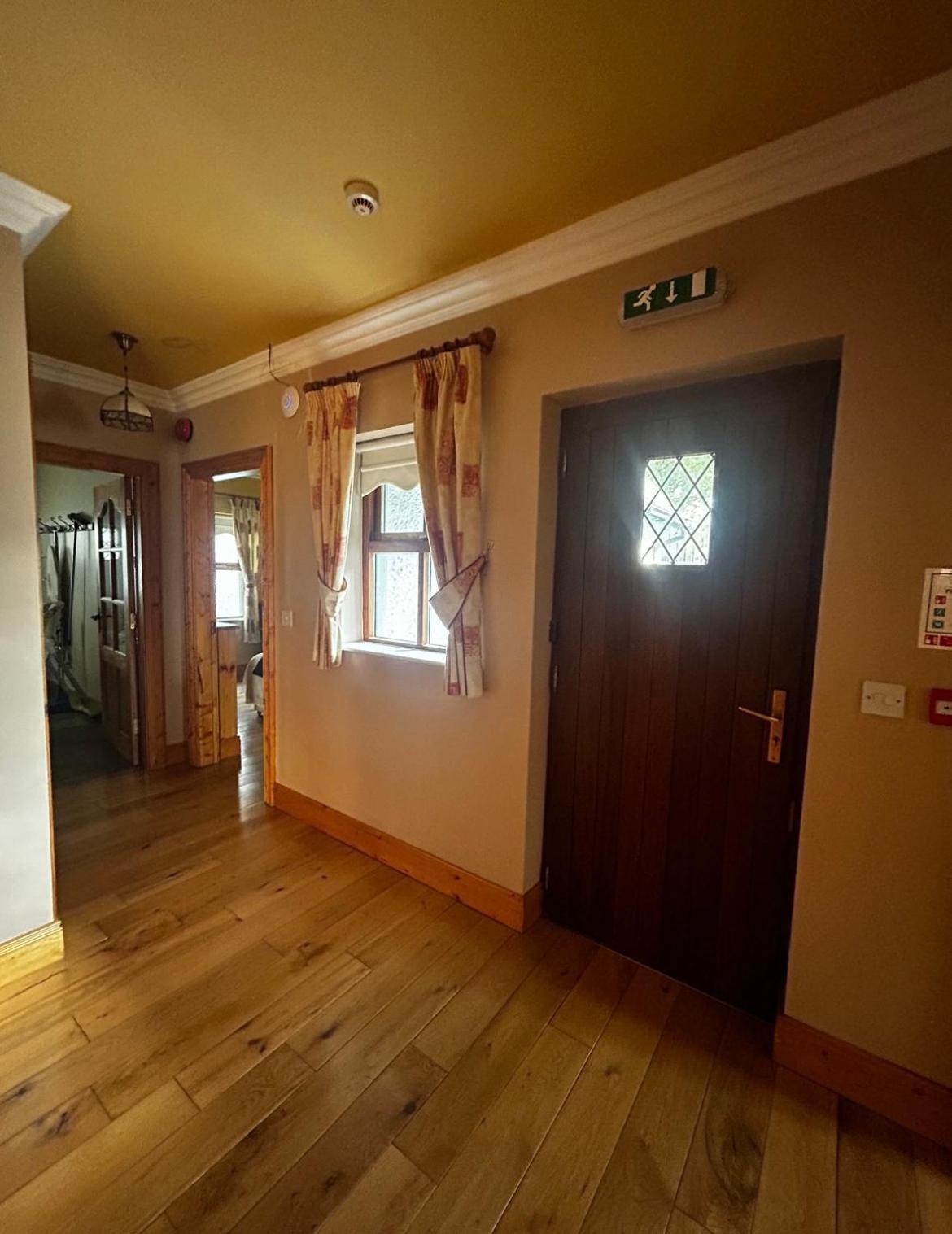 Yewwood Cottage Ньюрі Екстер'єр фото